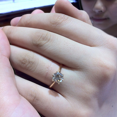 璀璨閃耀的承諾 18K金鉆石戒指的選購與保養